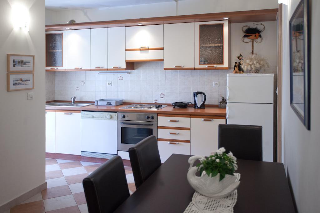 Ideal Location Split Apartments Room photo