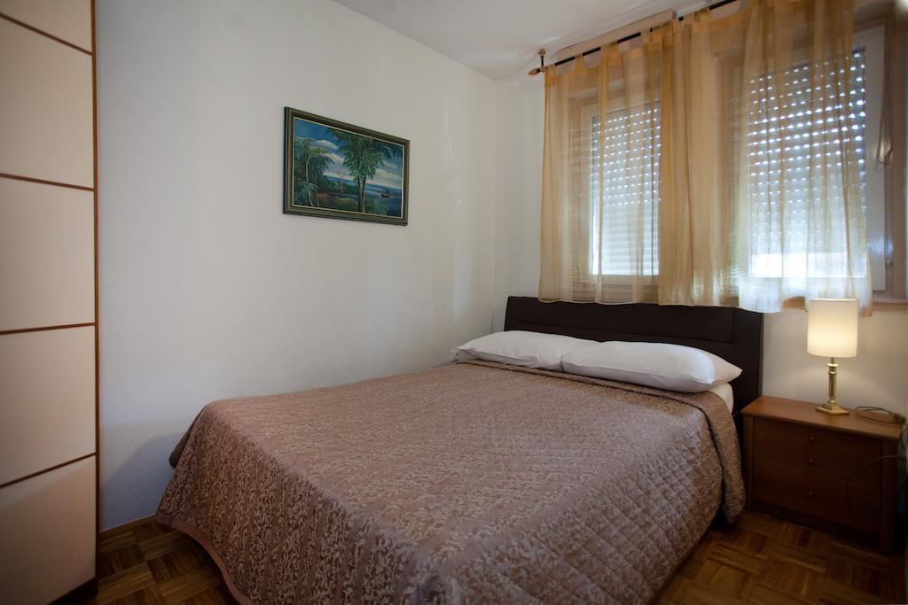 Ideal Location Split Apartments Room photo