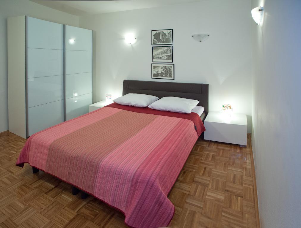 Ideal Location Split Apartments Room photo