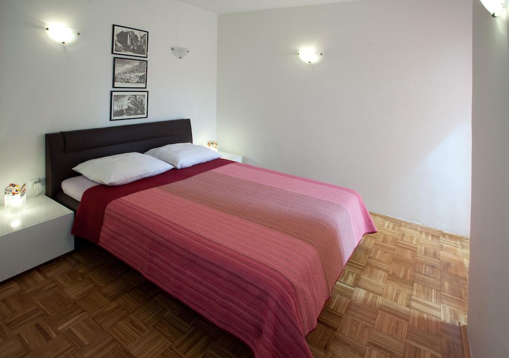 Ideal Location Split Apartments Room photo
