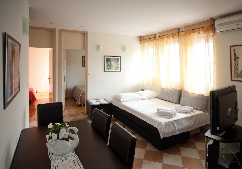 Ideal Location Split Apartments Room photo